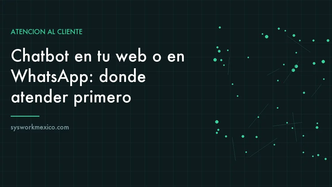 Pantalla dividida mostrando una conversación en el sitio web de una empresa y otra en WhatsApp