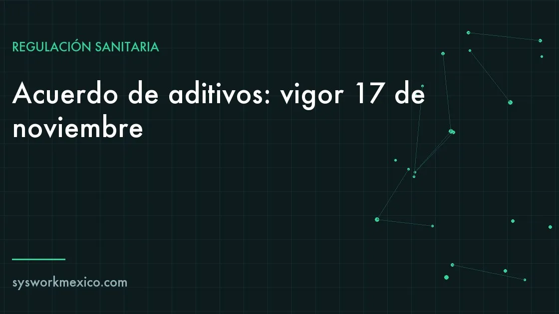 Línea de producción de alimentos con frascos de colorantes y una hoja de fórmula en la pantalla del sistema de la planta