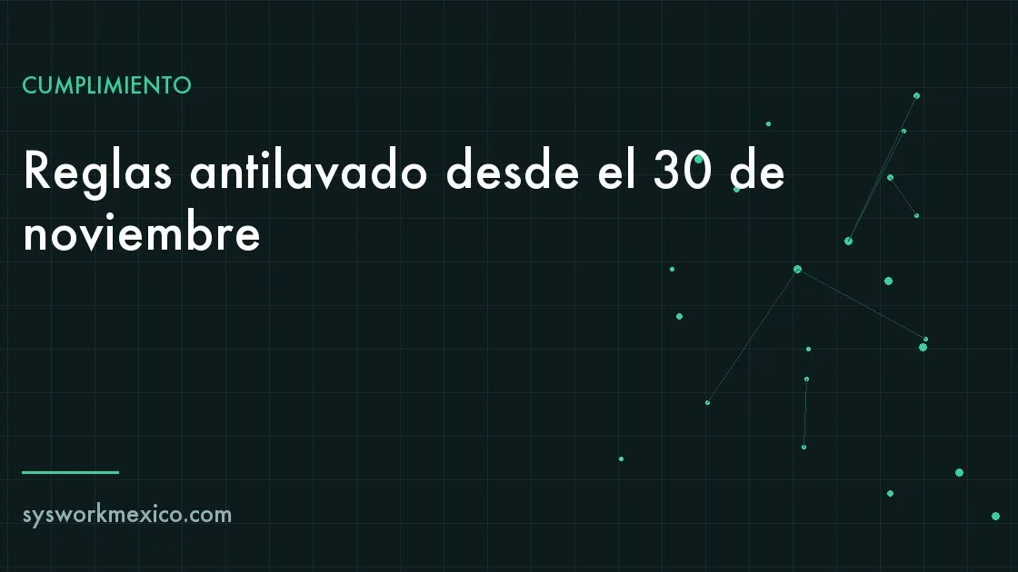 Gerente administrativa revisando en su computadora el expediente de un cliente junto a un calendario marcado en noviembre