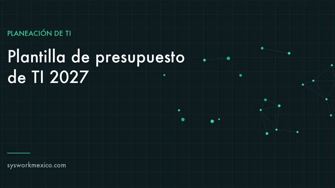 Plantilla de presupuesto de tecnología desplegada en una hoja de cálculo sobre un escritorio de oficina