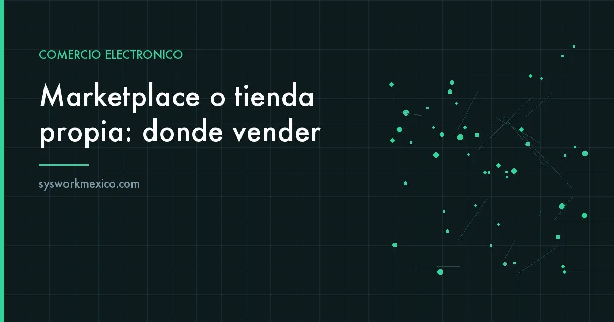 Escritorio con dos pantallas mostrando un marketplace y la tienda en línea propia de una empresa