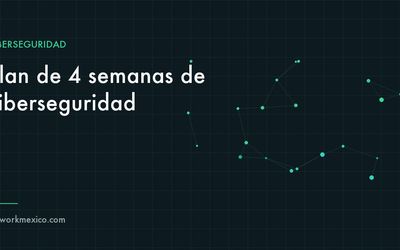 Equipo de trabajo revisando el plan de seguridad informática de su empresa sobre un tablero