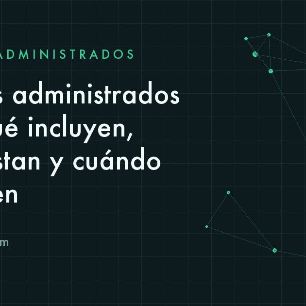 Equipo de soporte de tecnología revisando el estado de la infraestructura de varios clientes